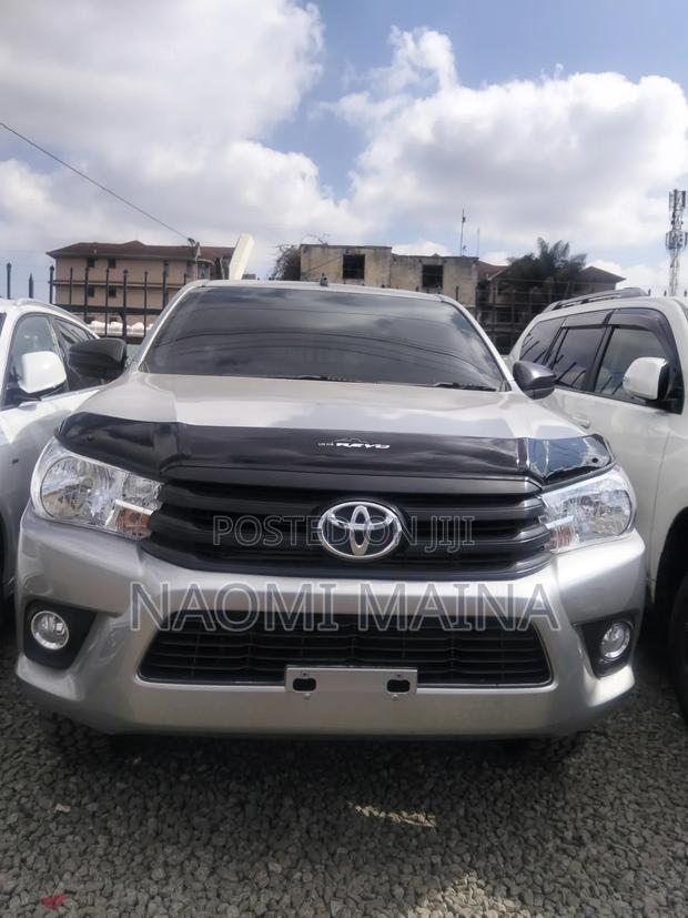 Toyota Hilux 2019 Silver