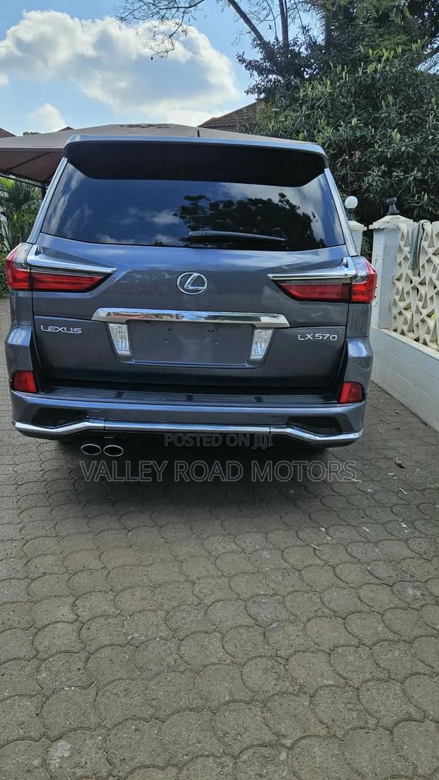 Lexus LX 2016 Silver