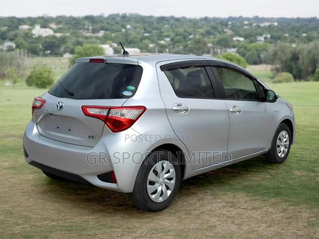 Toyota Vitz 1.5 FWD 5dr 2019 Silver