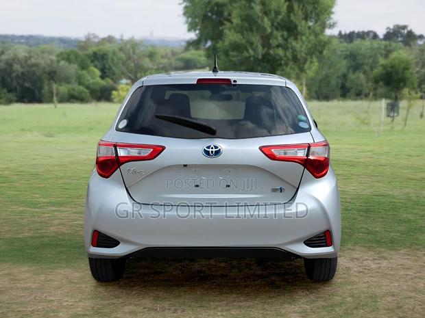 Toyota Vitz 1.5 FWD 5dr 2019 Silver