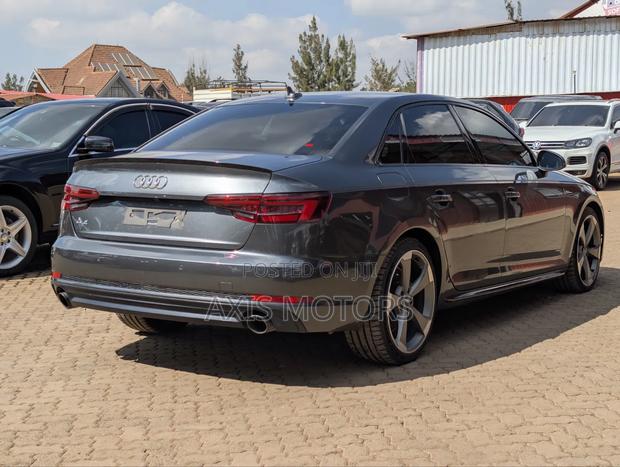 Audi A4 2.0T ultra Premium FWD 2018 Gray