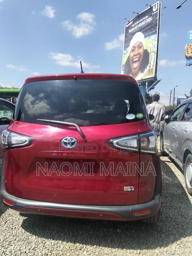 Toyota Sienta 2019 Maroon