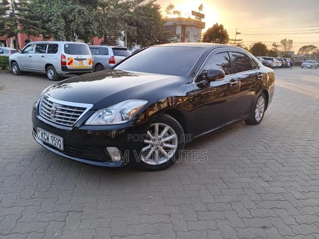 Toyota Crown 2012 Black