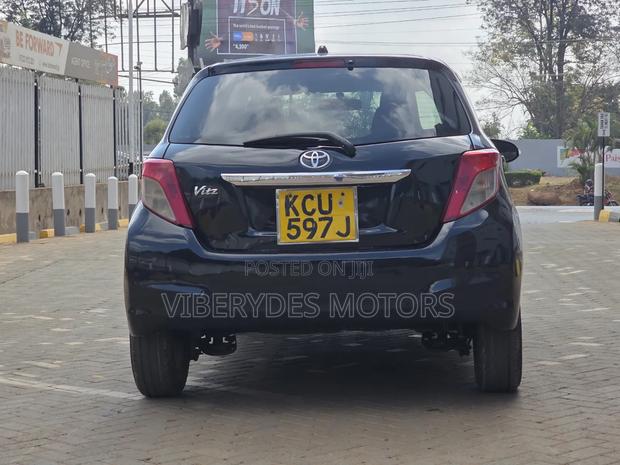 Toyota Vitz 2011 Black