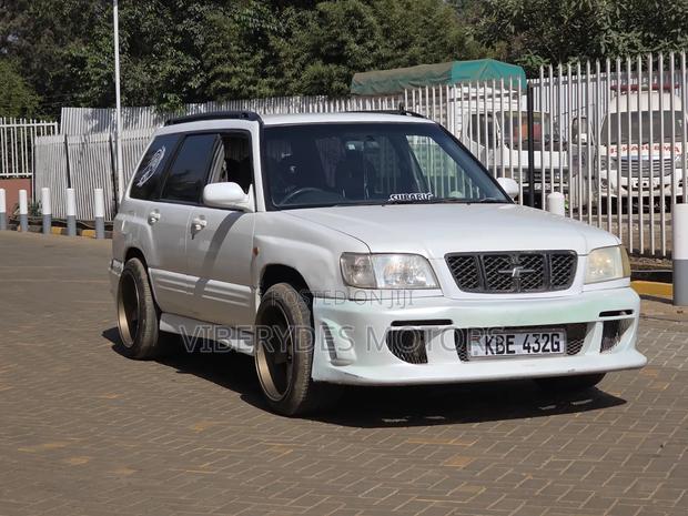 Subaru Forester 2001 White