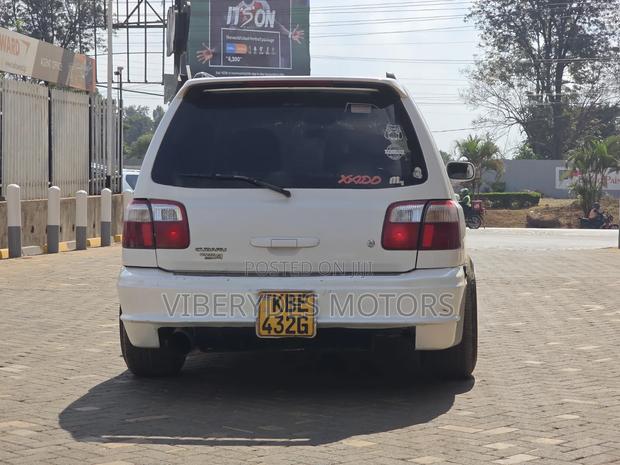 Subaru Forester 2001 White