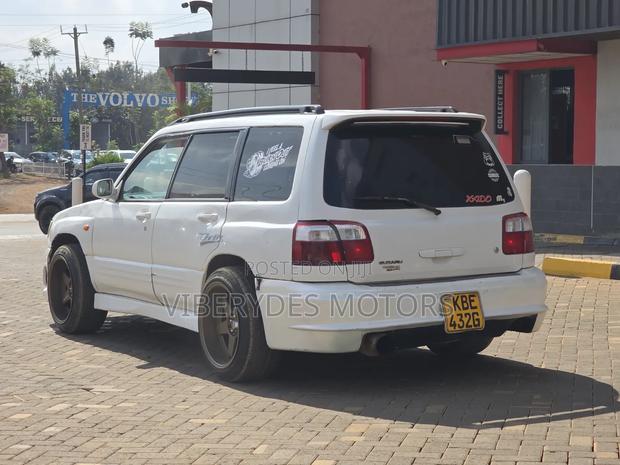 Subaru Forester 2001 White