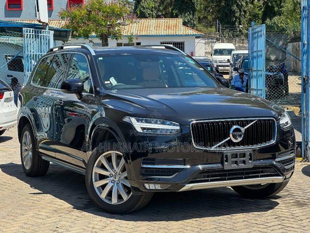 Volvo XC90 T5 Momentum AWD 2019 Black