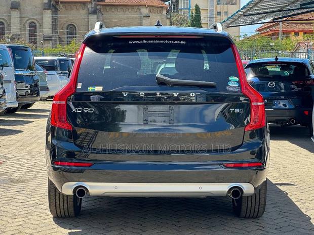 Volvo XC90 T5 Momentum AWD 2019 Black