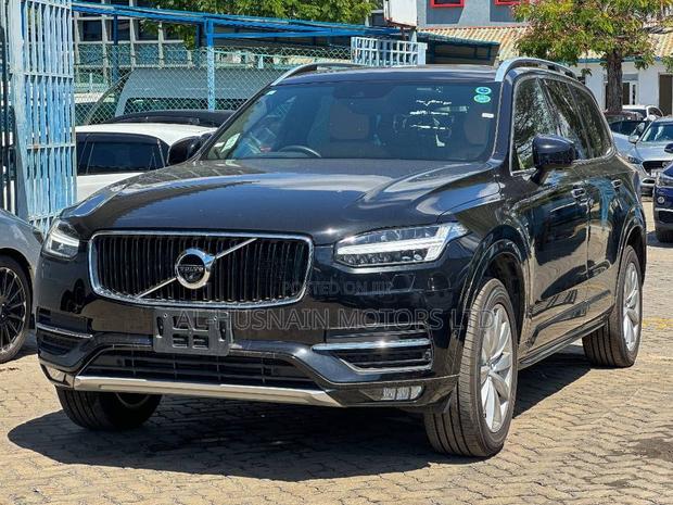 Volvo XC90 T5 Momentum AWD 2019 Black