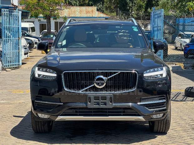 Volvo XC90 T5 Momentum AWD 2019 Black