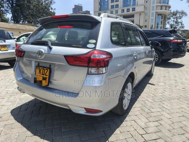Toyota Corolla Fielder 2021 Silver