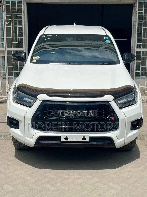 Toyota Hilux 2022 Off white