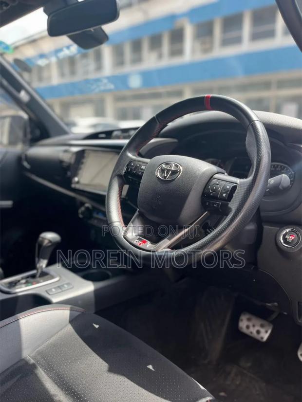 Toyota Hilux 2022 Off white