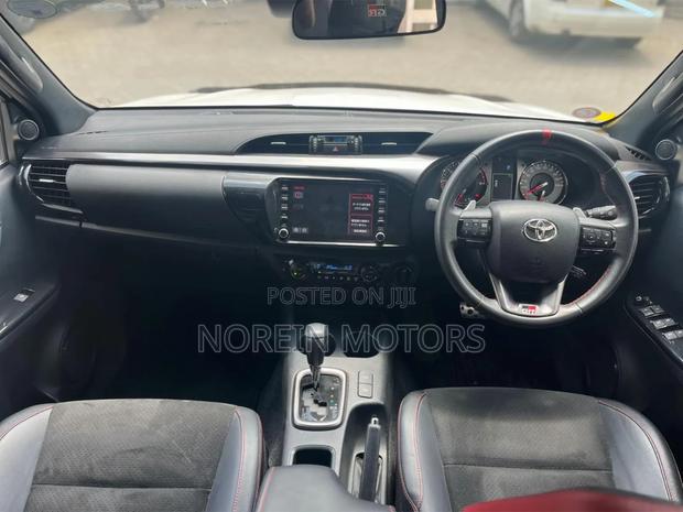 Toyota Hilux 2022 Off white