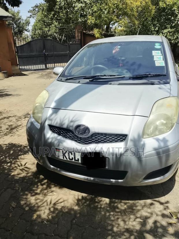 Toyota Vitz 2010 Gray