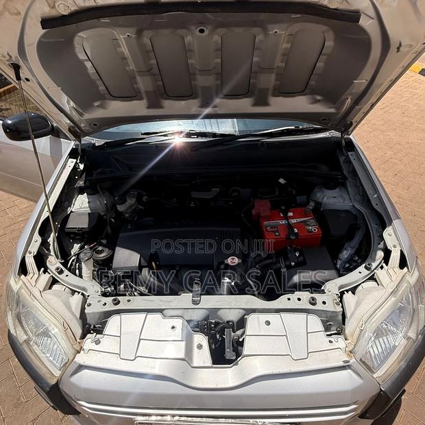 Toyota Vitz 2016 Silver