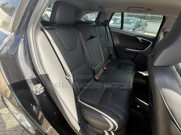 Volvo V60 T5 Platinum FWD 2017 Black