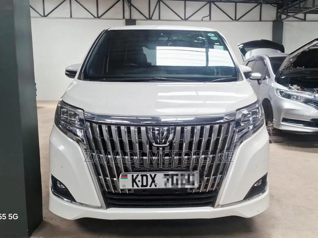 Toyota Esquire 2018 White