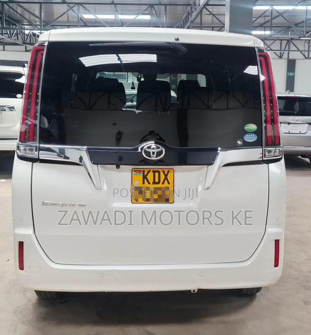 Toyota Esquire 2018 White