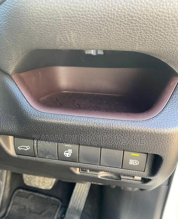 Toyota RAV4 Limited FWD 2020 Pearl