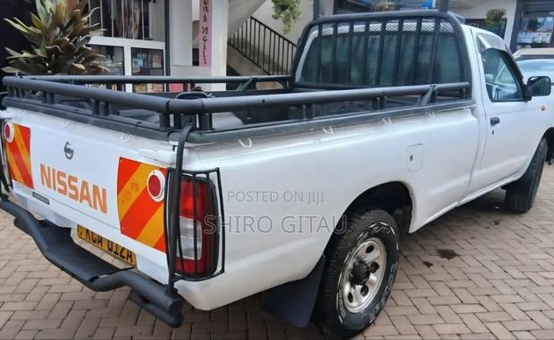 Nissan Hardbody 2013 White