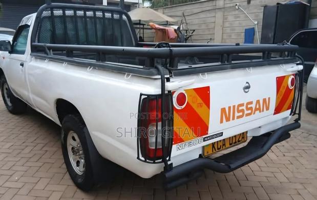 Nissan Hardbody 2013 White