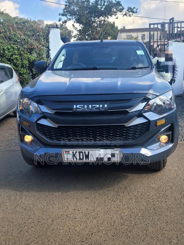 Isuzu D-MAX 2025 Gray
