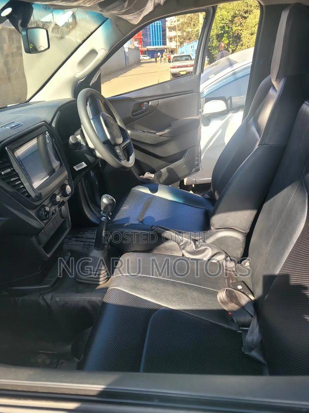 Isuzu D-MAX 2025 Gray