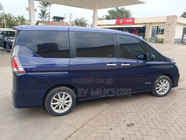 Nissan Serena 2017 Blue