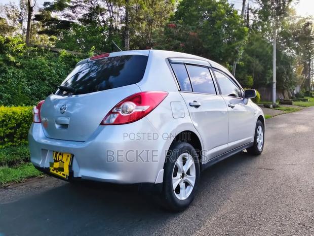 Nissan Tiida 2010 Silver
