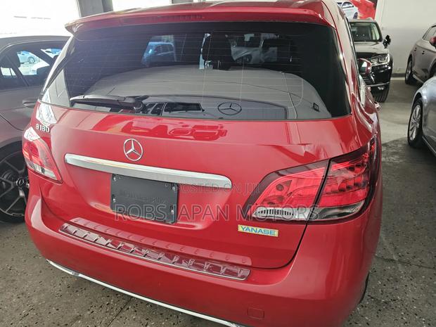 Mercedes-Benz B-Class 2018 Red