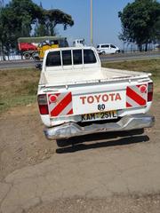 Toyota Hilux 2.5 Cab 2005 White for sale