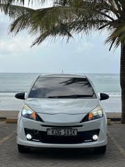 Toyota Vitz 2015 White for sale