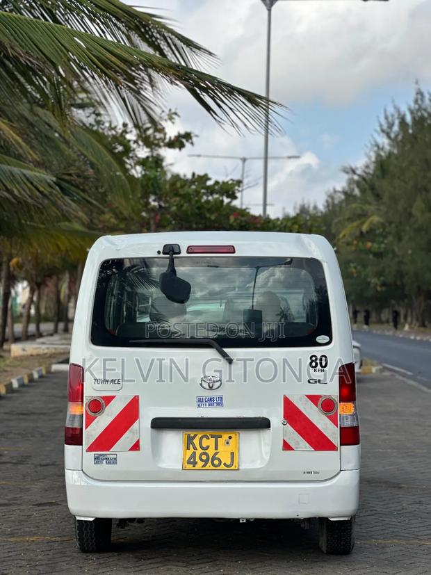 Toyota TownAce 2012 White