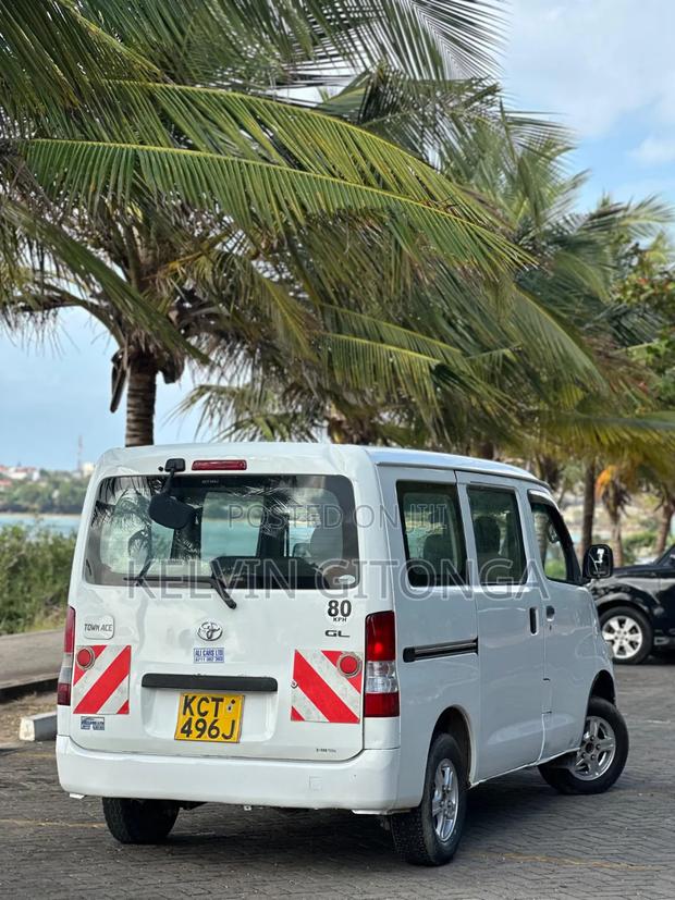 Toyota TownAce 2012 White