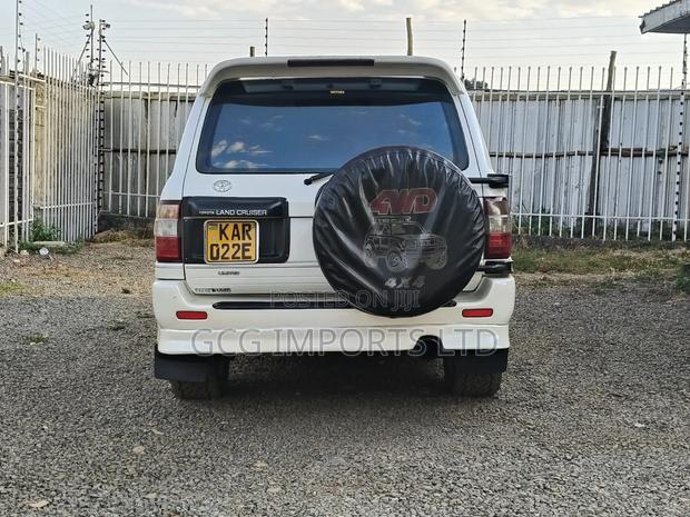 Toyota Land Cruiser 1991 White