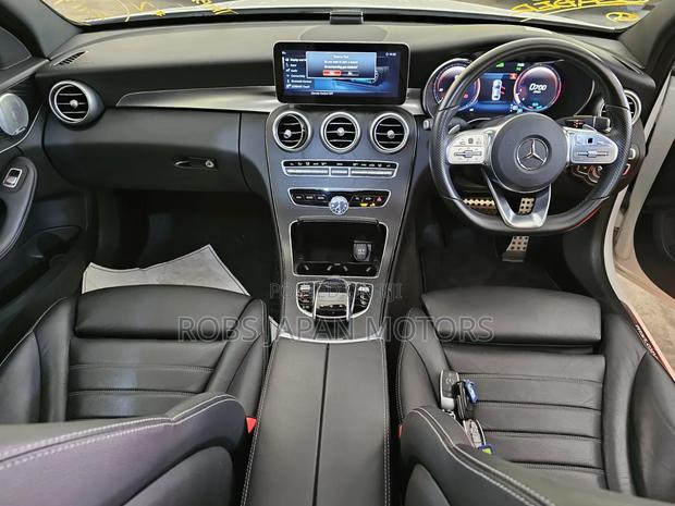 Mercedes-Benz C200 2020 Pearl