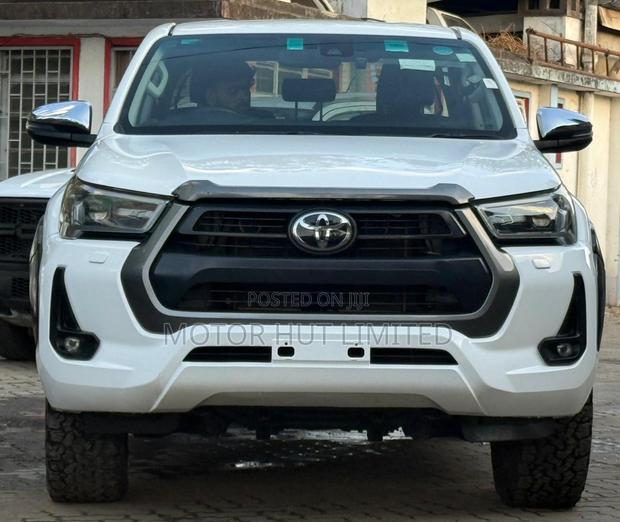 Toyota Hilux 2022 White