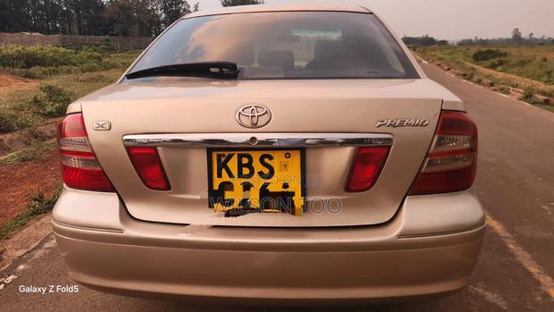 Toyota Premio 2006 Gold