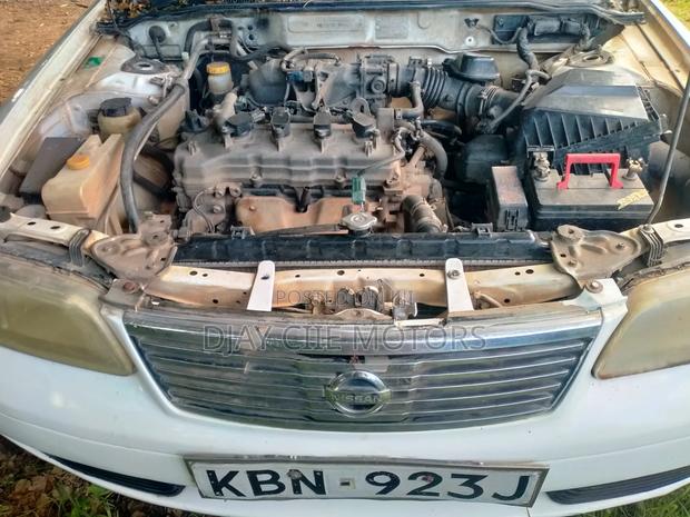 Nissan Sunny 2005 White