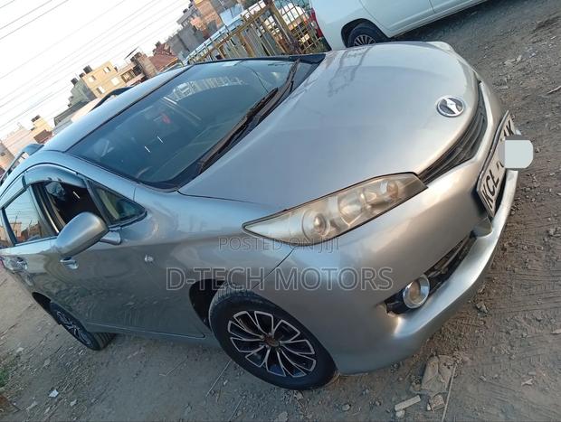 Toyota Wish 2010 Silver