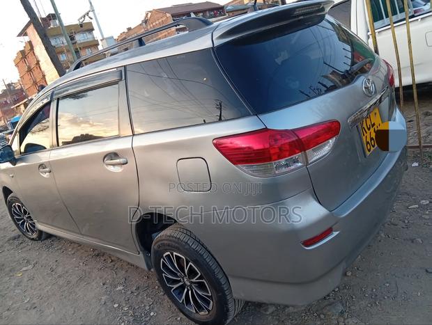 Toyota Wish 2010 Silver