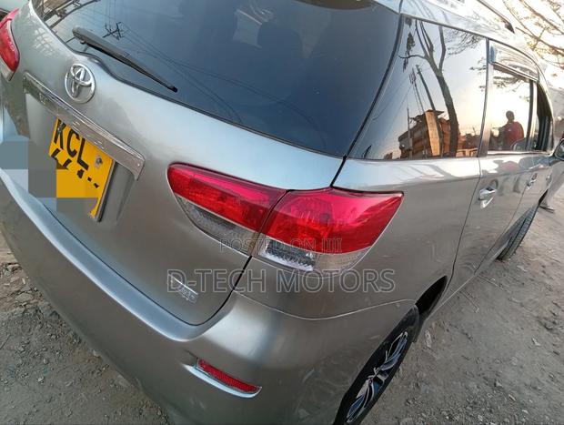 Toyota Wish 2010 Silver