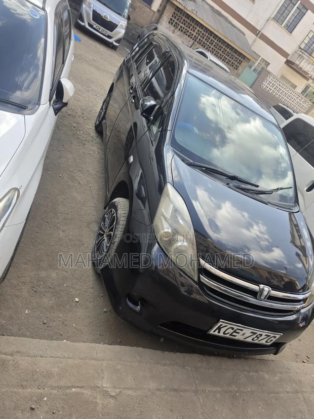 Toyota ISIS 2008 Black