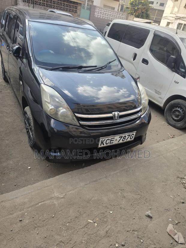 Toyota ISIS 2008 Black