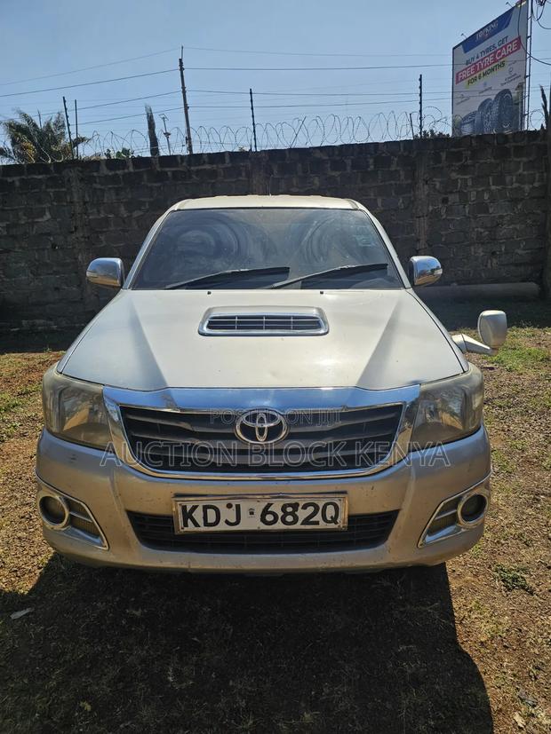 Toyota Hilux 2015 Silver