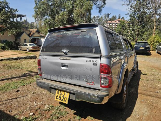 Toyota Hilux 2015 Silver