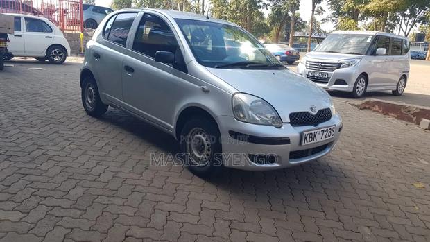 Toyota Vitz 2002 Silver