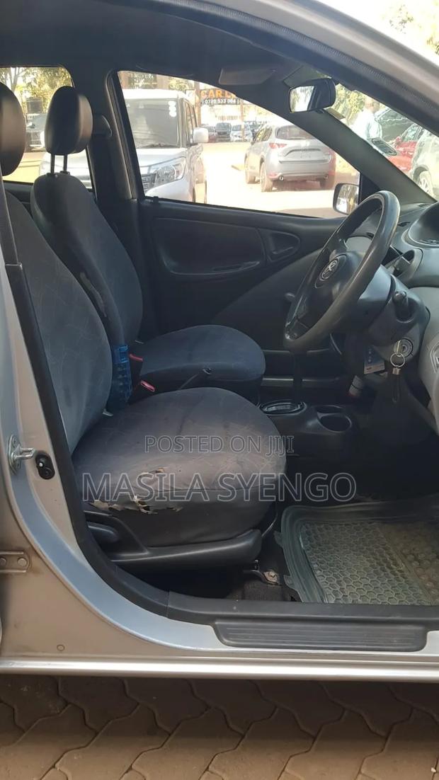 Toyota Vitz 2002 Silver